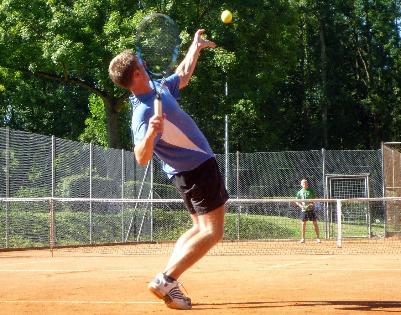 Aprenda a elegir la pelota de tenis adecuada para cada tipo de cancha de  tenis