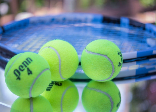 ¿Porqué las pelotas de tenis vienen numeradas del 1 al 4?