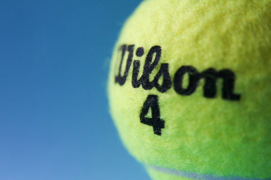 5 cuidados más comunes que se deben tener con una pelota de tenis.